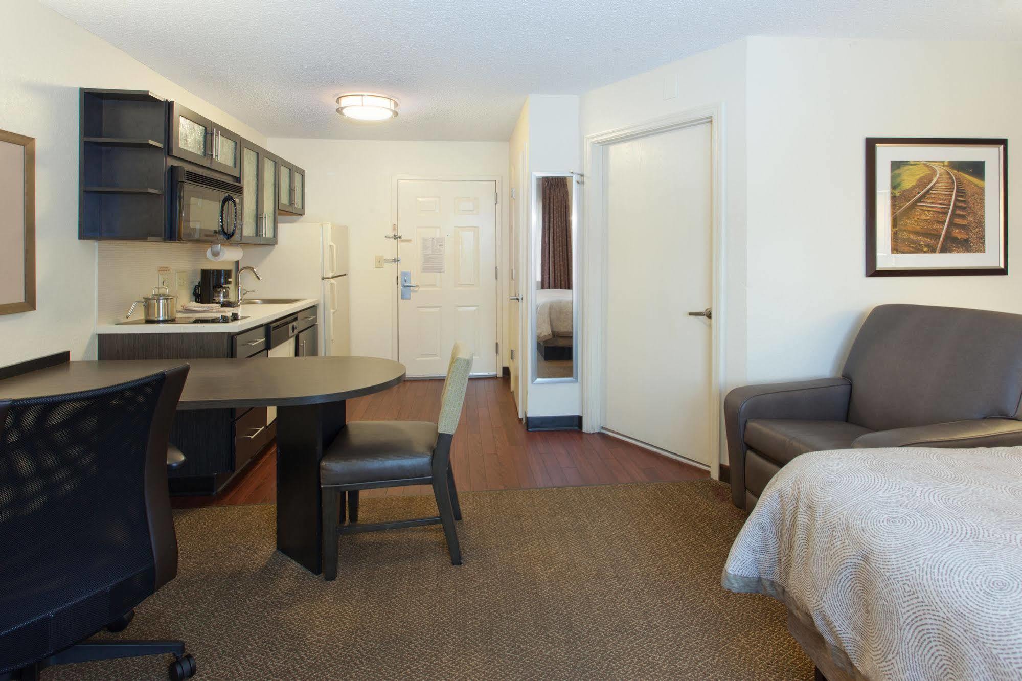 Sonesta Simply Suites Columbus Airport Gahanna Exterior photo
